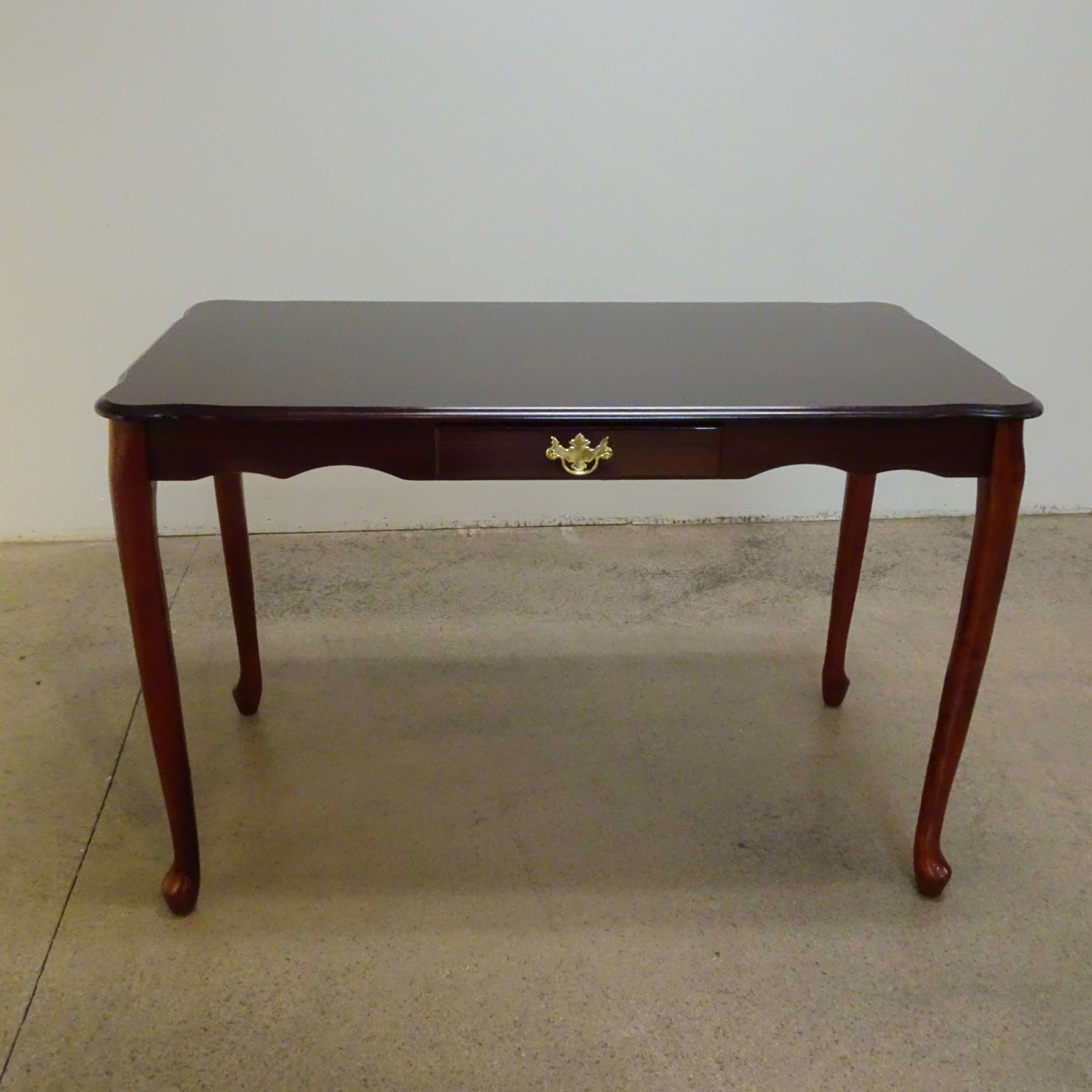 Desk: item number 1h4poh