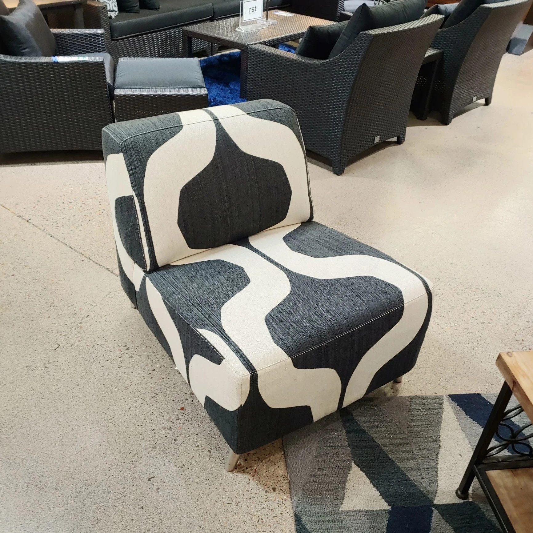 Armless Chair: item number 1hdz6z